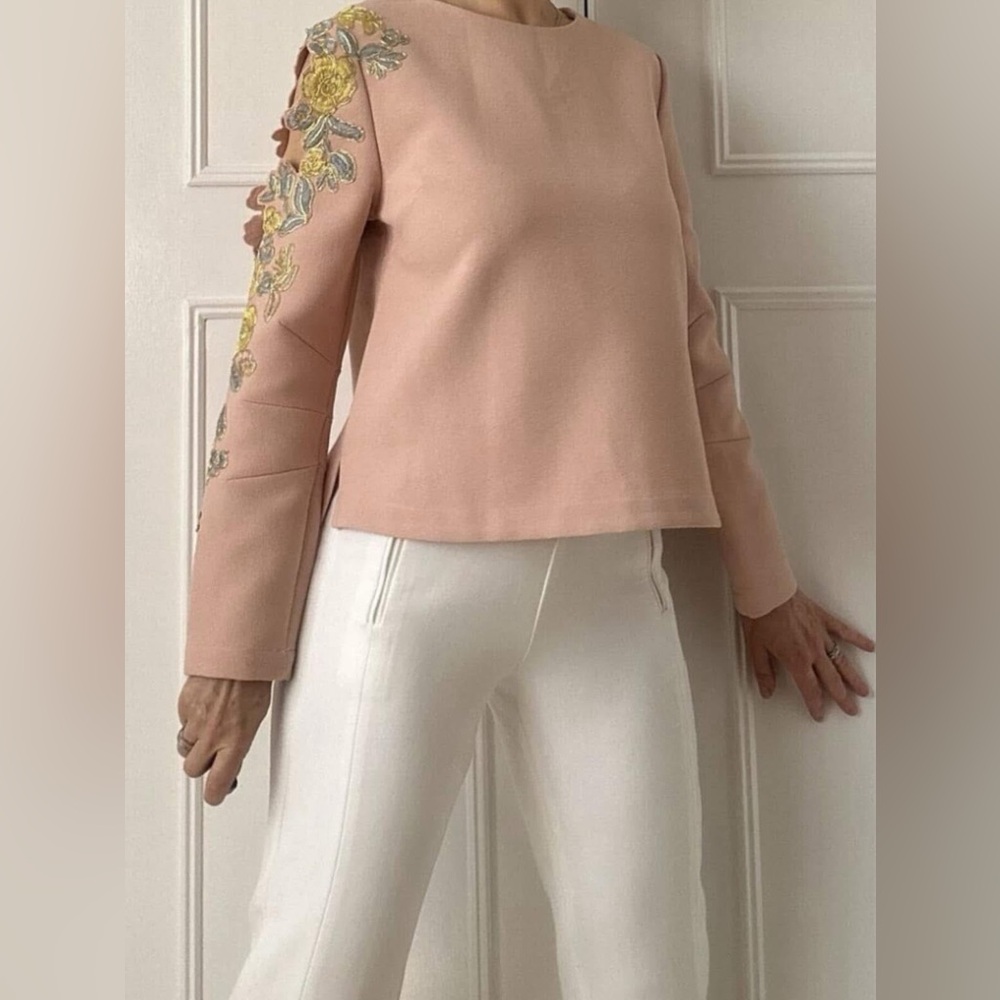 Embroidered Pink Women's Top Open Shoulder Arm beautiful detail Size Small